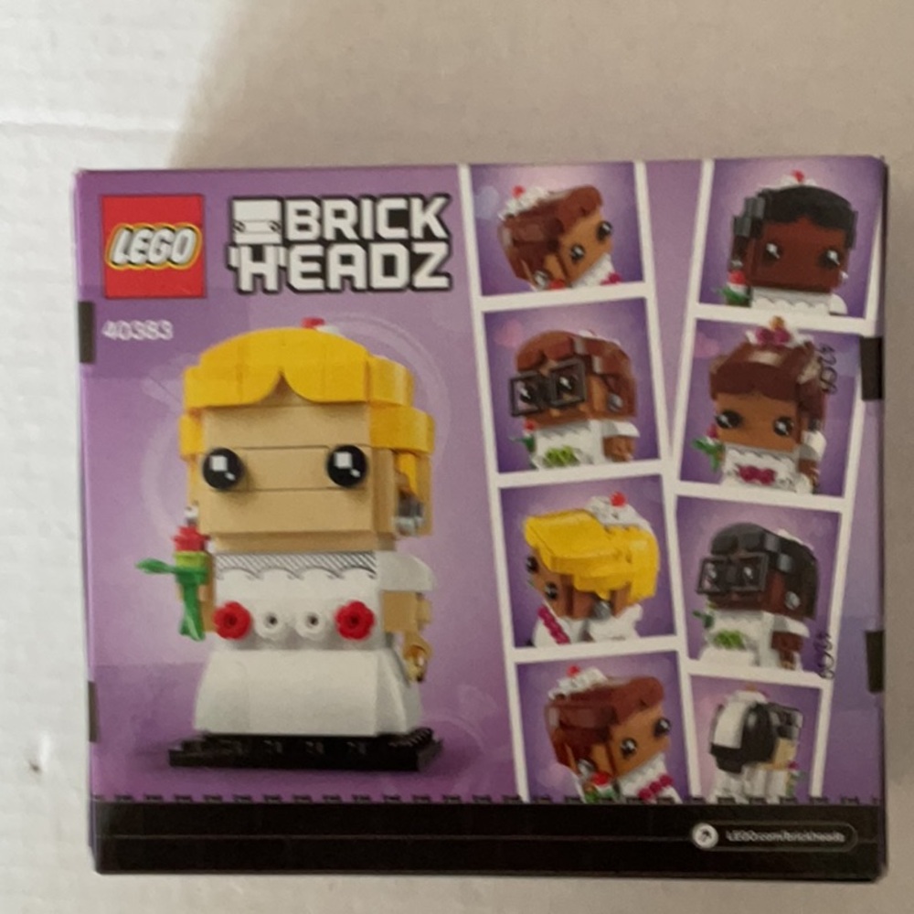 LEGO BrickHeadz Customizable Wedding Bride & Groom Set - Picture 3 of 6